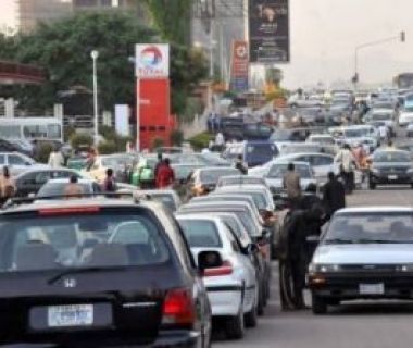 QUEUES FOR PETROL IN ABUJA GET LONGER AS EX-DEPOT PRICE SHOOTS ABOVE N700 PER LITRE