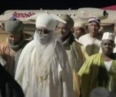 EMIR SANUSI II TAKES OVER PALACE AT MIDNIGHT AS DEPOSED BAYERO ARRIVES KANO WITH SOLDIERS IN PALACE