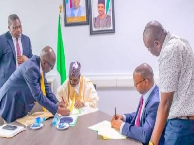 OUTRAGE AS FG SIGNS P&ID-TYPE MOU WITH DORMANT UK COMPANY FOR RAILWAY CONSTRUCTION