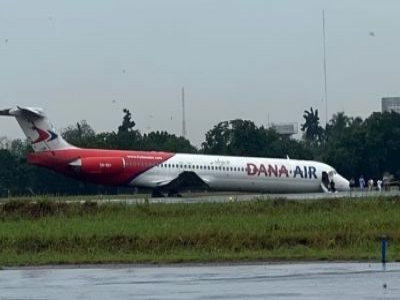 83 PASSENGERS UNHURT AS DANA AIR'S PLANE SKIDS OFF RUNWAY IN LAGOS AIRPORT