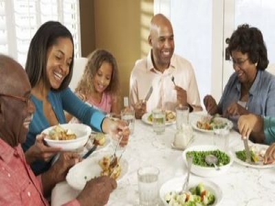 EATING DINNER AT THIS TIME OF THE DAY MAY HELP YOU LIVE LONGER, NEW STUDY SUGGESTS