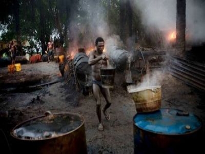 BBC REPORT ON THE DIRTY, DANGEROUS BUT LUCRATIVE ILLEGAL OIL REFINERIES OF NIGERIA'S N’DELTA