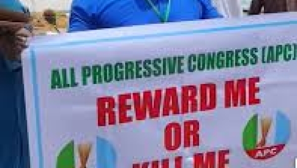 ‘REWARD OR KILL ME’, AGGRIEVED APC SUPPORTER PROTESTS IN ABUJA