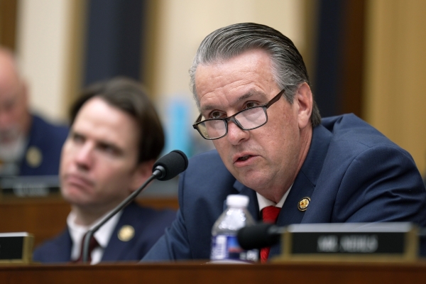US LAWMAKER PROPOSES BILL REQUIRING IMMIGRANTS TO REJECT SHARIA LAW