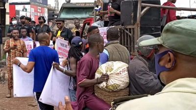 OGUN RESIDENTS PROTEST DEPLORABLE CONDITIONS OF LAGOS-ABEOKUTA HIGHWAY