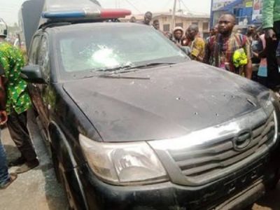 IN DAREDEVIL OPERATION, GUNMEN ATTACK BULLETPROOF BULLION VAN, KILL TWO POLICE ESCORTS, ONE CIVILIAN, CART AWAY CASH IN OYO