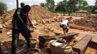 GOLDMINE COLLAPSES, KILLS 18 IN NIGER