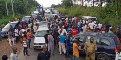 MOTORISTS STRANDED AS DRIVERS PROTESTING SERIAL KIDNAPPINGS OF COLLEAGUES BLOCK EDO HIGHWAY