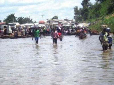 TRAVELLERS STRANDED AS FLOOD TAKES OVER ABUJA-LOKOJA HIGHWAY