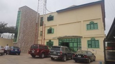 ARMED ROBBERS ATTACK YINKA AYEFELE&#039;S RADIO STATION IN IBADAN