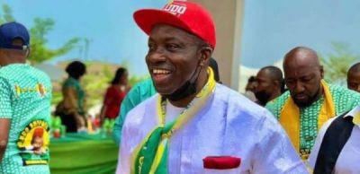 ANAMBRA GUBER: SOLUDO SINGS ALONG AS SUPPORTERS CROWD RESIDENCE TO CELEBRATE VICTORY