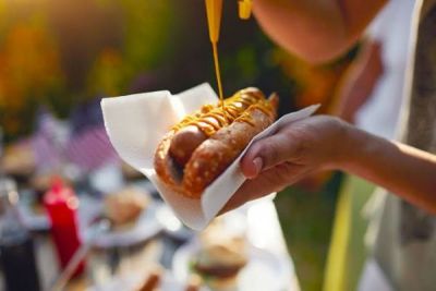 EATING JUST 1 HOT DOG TAKES 35 MINUTES OFF LIFE - STUDY