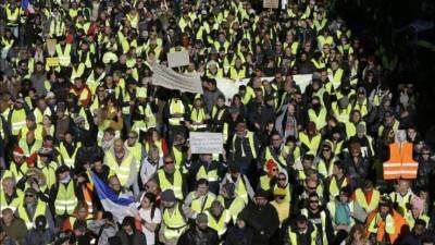 RIOTING ENGULFS PARIS AS ANGER GROWS OVER HIGH FRENCH TAXES